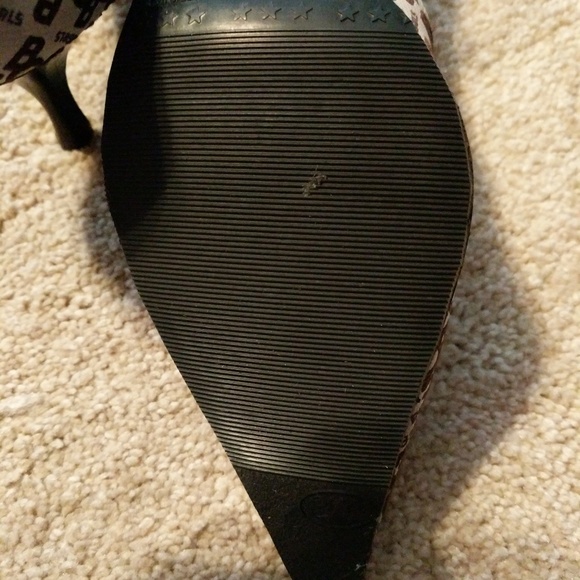 BCBGGirls Logo Brown Tan Short Pointed Heels 7.5 - Picture 4 of 8